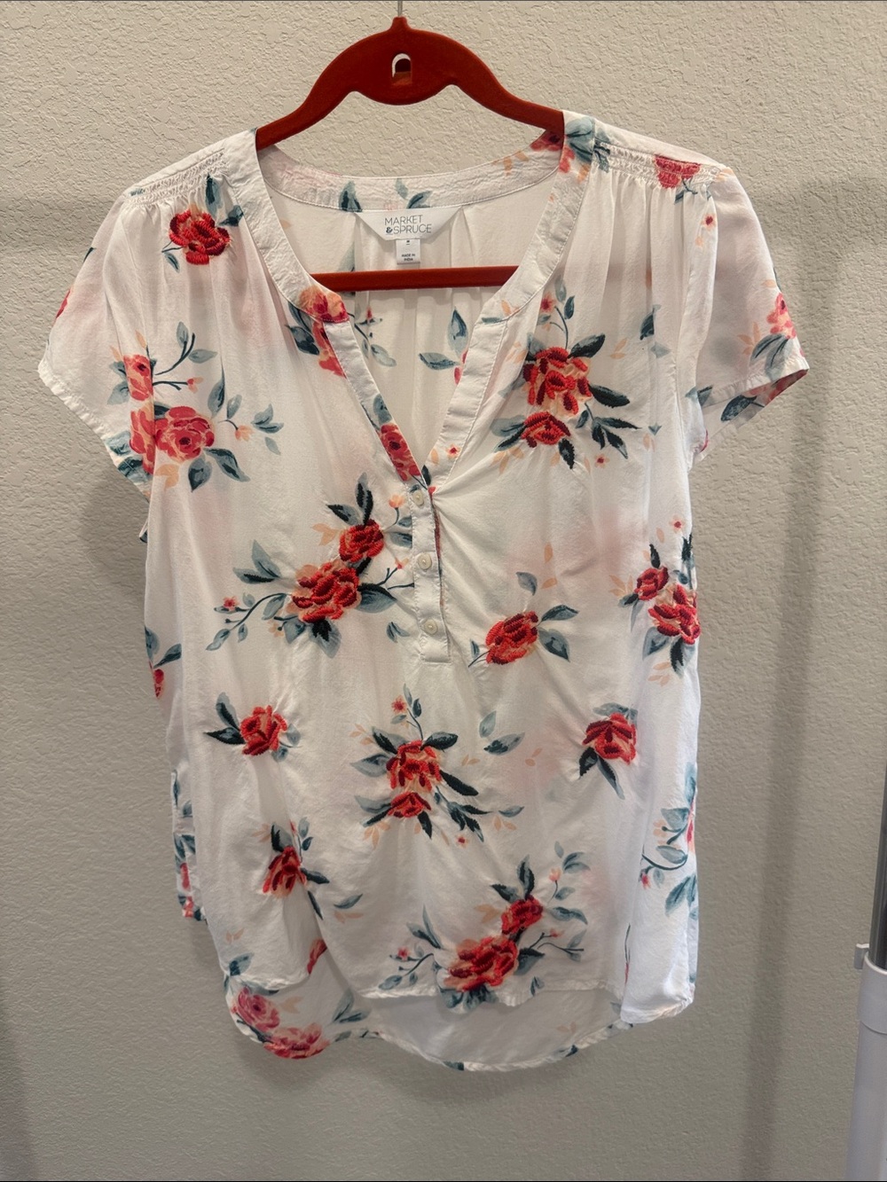 Market & Spruce White Floral V-Neck Blouse with Coral Roses and Teal Leaves